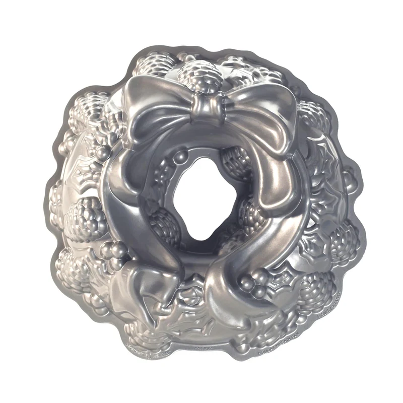 Stampo Bundt Holiday Wreath